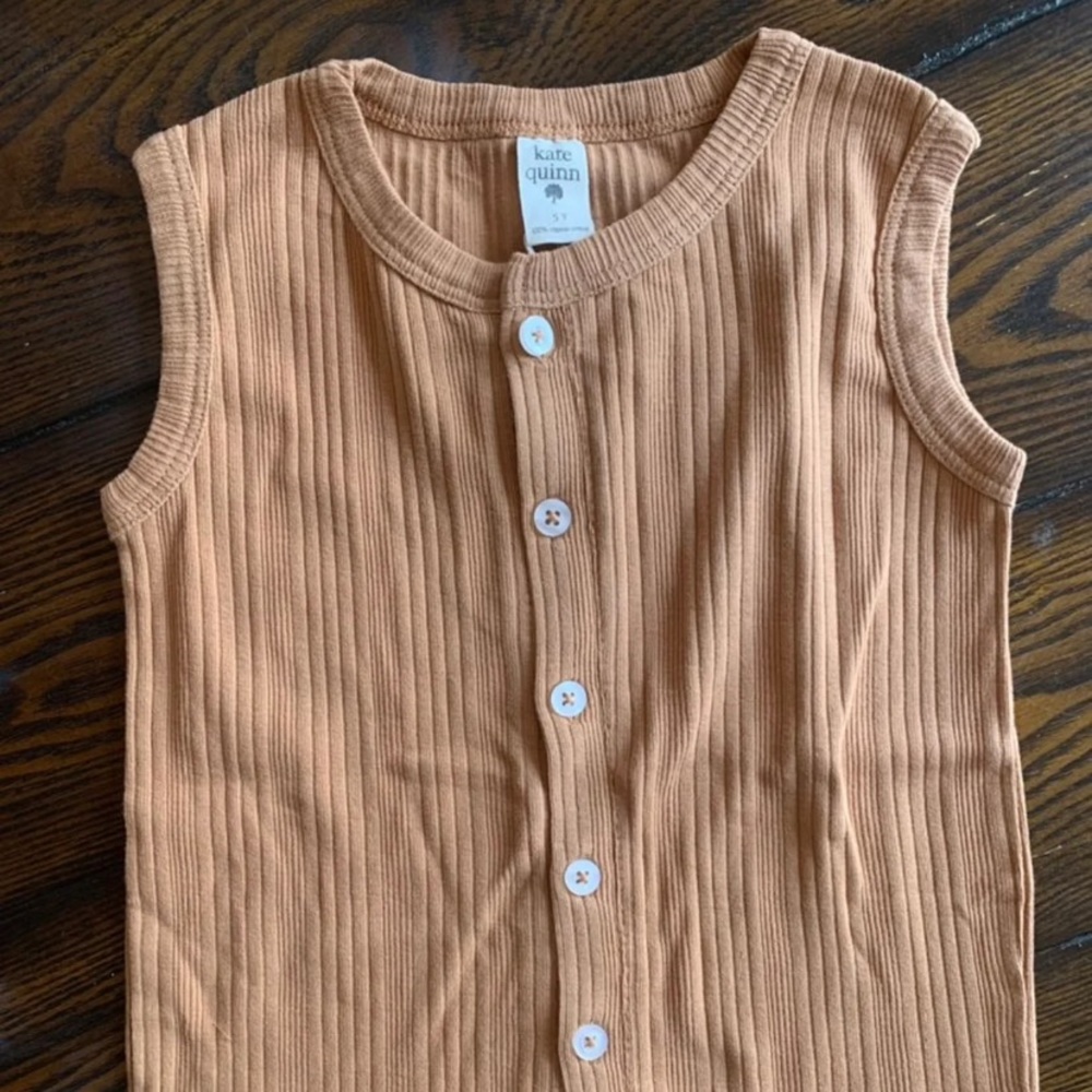 Kate Quinn Skinny Sleeveless Button Down Tank